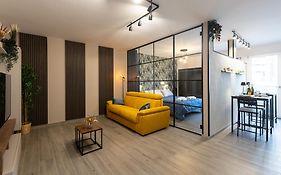 Urban Chic Luxury Suite Apartments