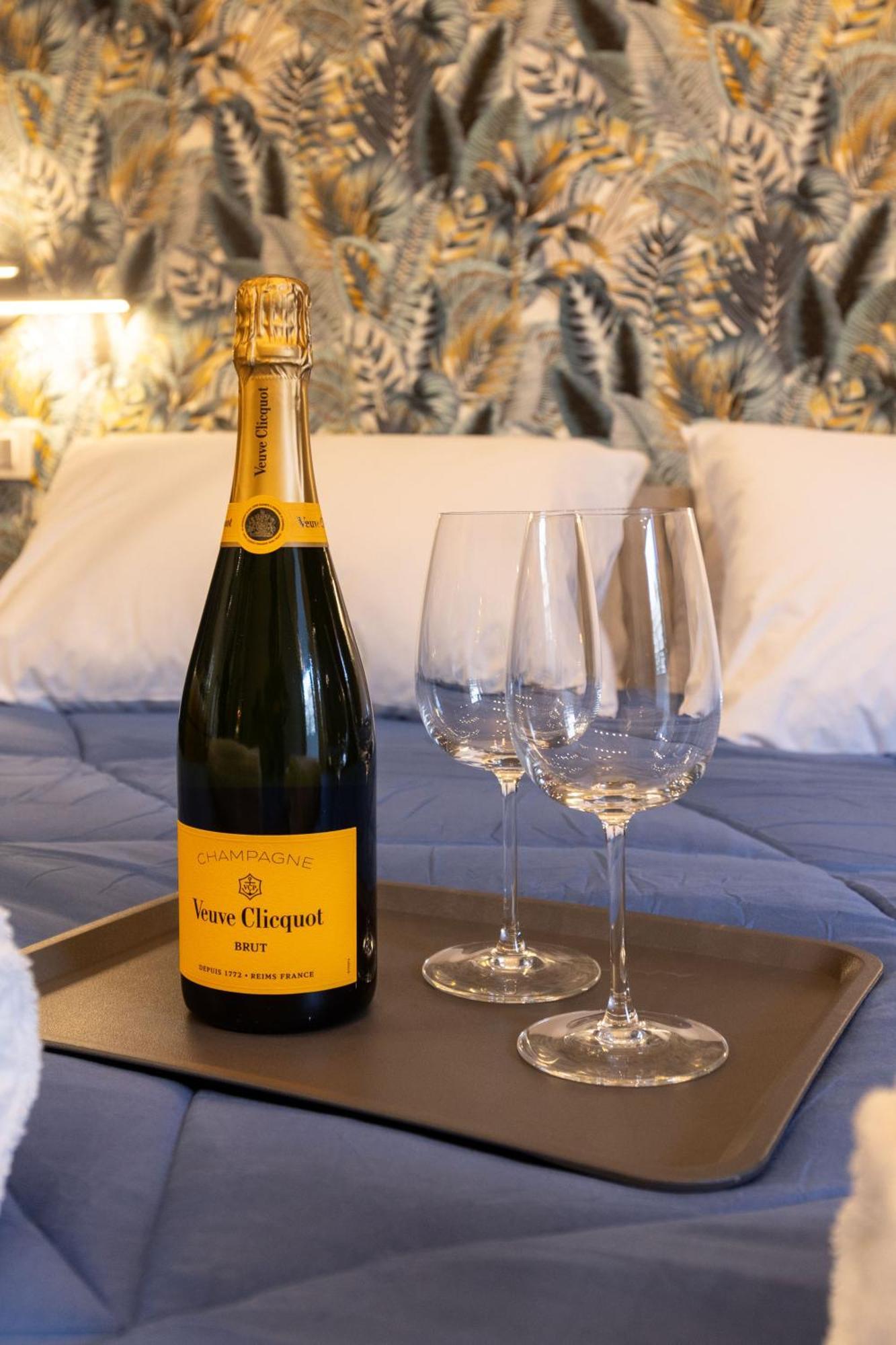 Urban Chic Luxury Suite Apartments Roma Esterno foto